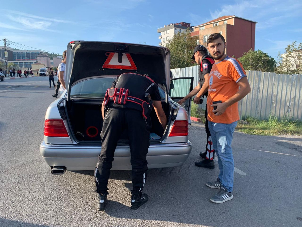 İstanbul polis okul çevrelerinde denetimlere devam ediyor...