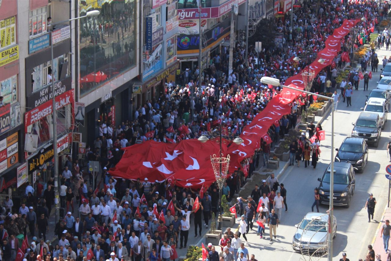 Doğu'da sivil toplum kuruluşları yürüyüş düzenledi! Van Hakkari Muş ve Bitlis'ten fotoğraflar
