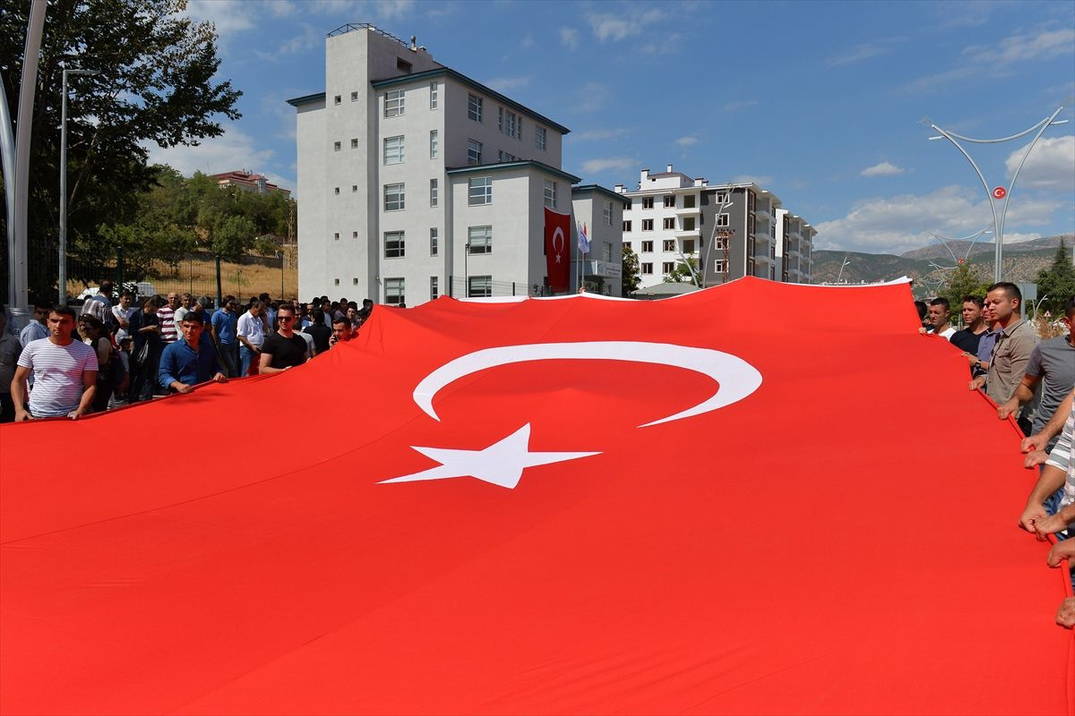 Tunceli vatandaşlar sokağa döküldü teröre lanet yürüyüşü