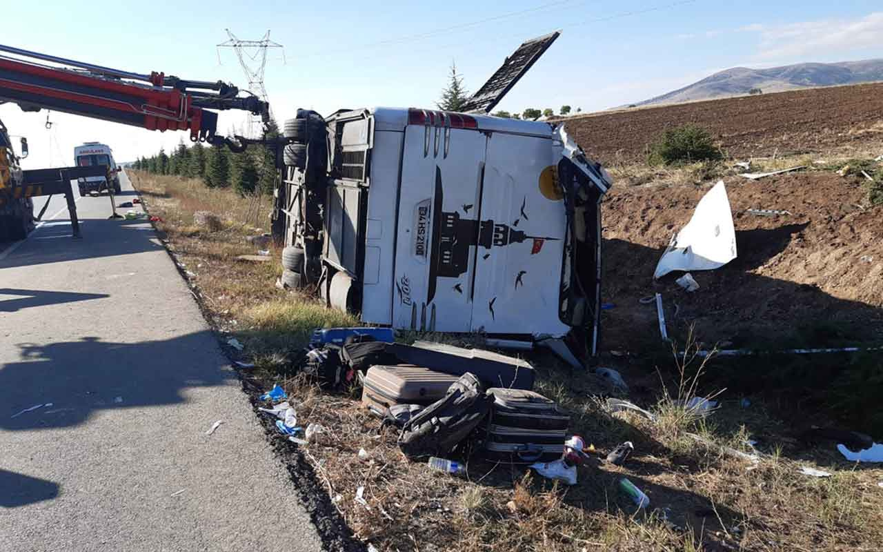 Afyonkarahisar'da yolcu otobüsü devrildi: 1 ölü, 40 yaralı