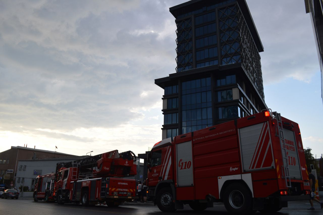Bayrampaşa'da bir otelde çıkan yangın paniğe neden oldu