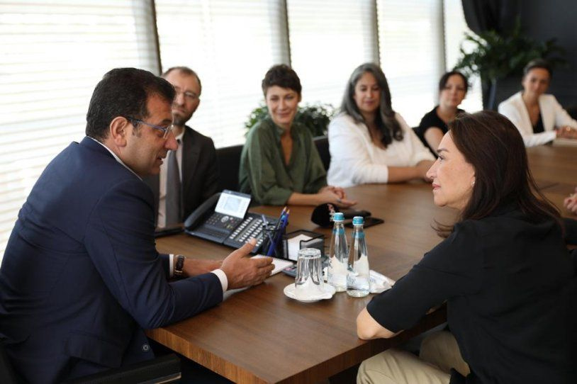 Sanatçılar İBB Başkanı Ekrem İmamoğlu'nu ziyaret etti