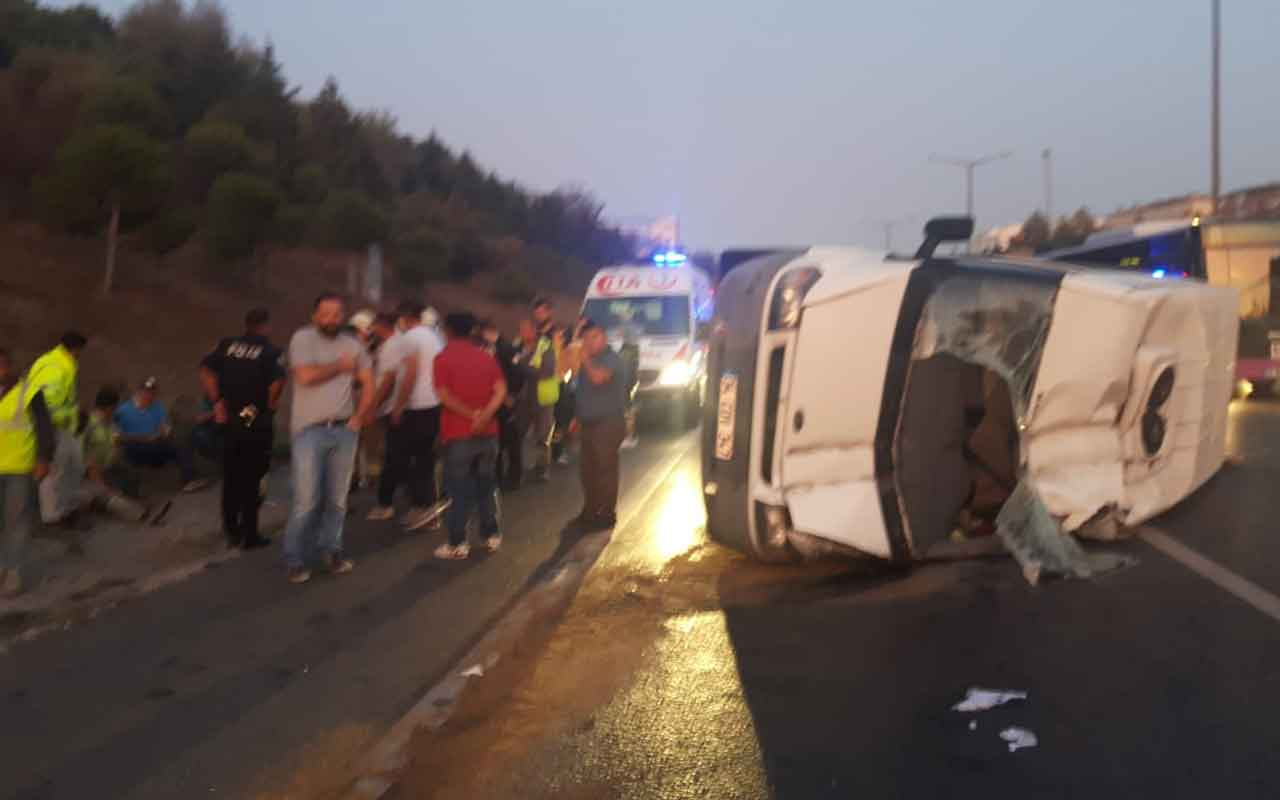 TEM Otoyolu'nda servis minibüsü devrildi : 5 yaralı