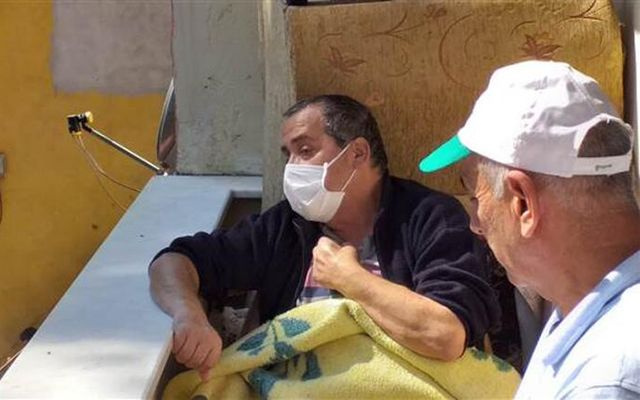 Zonguldak'ta bir baba kendisine böbreğini veren oğluna son kez böyle baktı