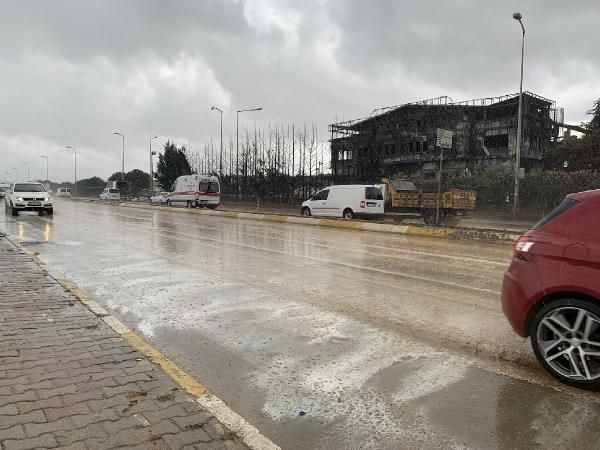 Tuzla'da yanan fabrika çevresinde yağmur tedirginliği
