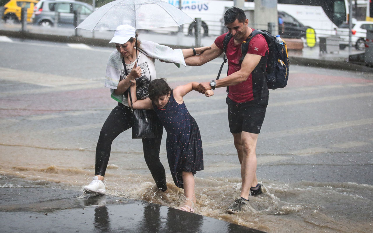 Meteoroloji'den İstanbul ve Bursa ile 25 ile uyarı: Kuvvetli sağanak vuracak