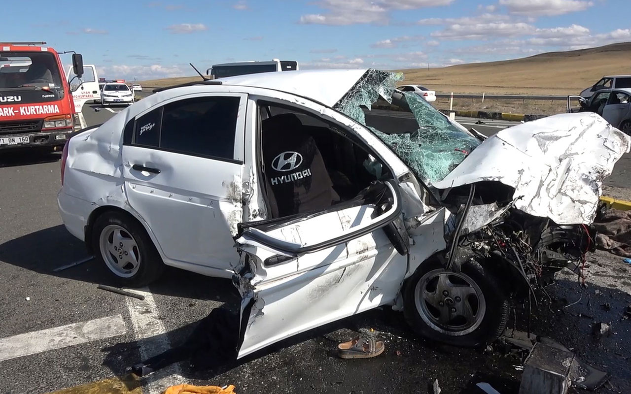 Kırıkkale'de otomobiller kafa kafaya çarpıştı: 7 yaralı