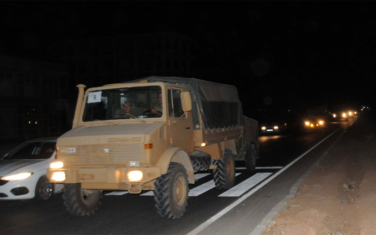 Suriye sınırına zırhlı araç takviyesi sürüyor