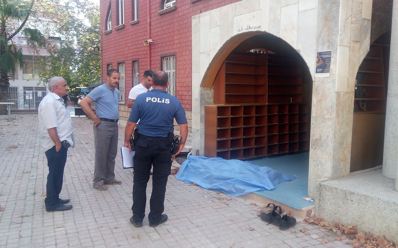 Antalya'da bir inşaat ustası yardım için geldiği camide hayatını kaybetti