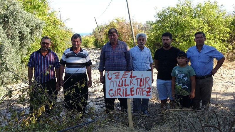 Mersin'de yaşayanlar sokakta gördükleri tabela karşısında şaşkına döndü