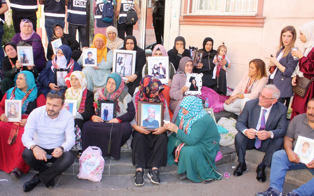 HDP önünde eylem yapan ailelere destek ziyareti