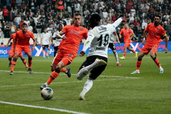 Beşiktaş Başakşehir maçında Suat Arslanboğa'nın skandal kararlarına kim ne dedi?