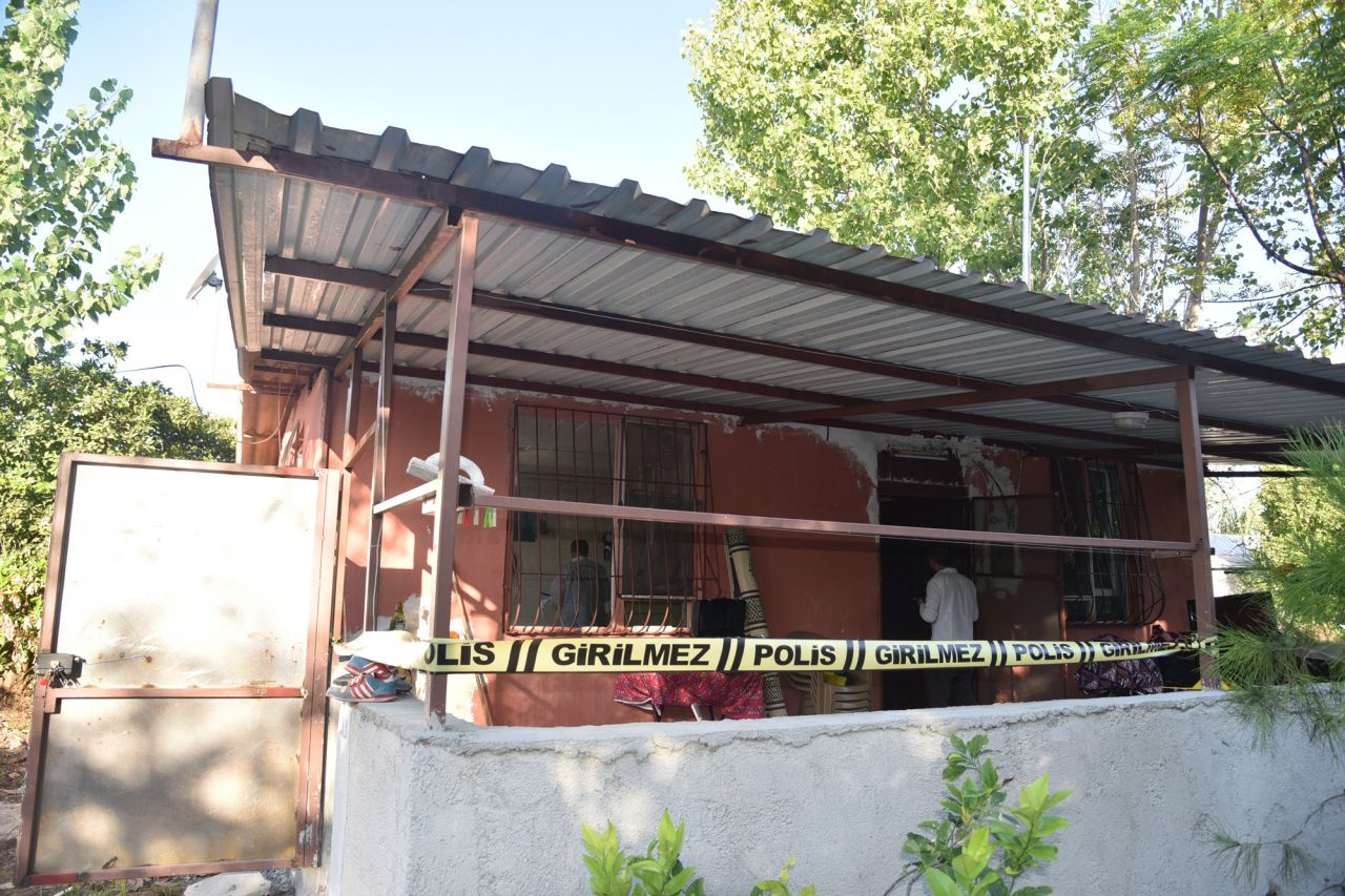 Antalya'da oğluyla yaşayan engelli kadın evinde bıçaklanarak öldürüldü