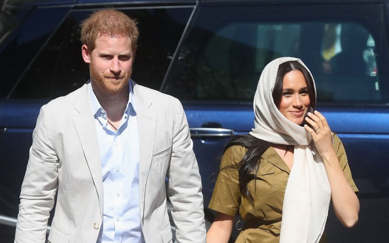 Meghan Markle ve Prens Harry Afrika'ya gitti! Markle camiye girerken başörtüsü taktı
