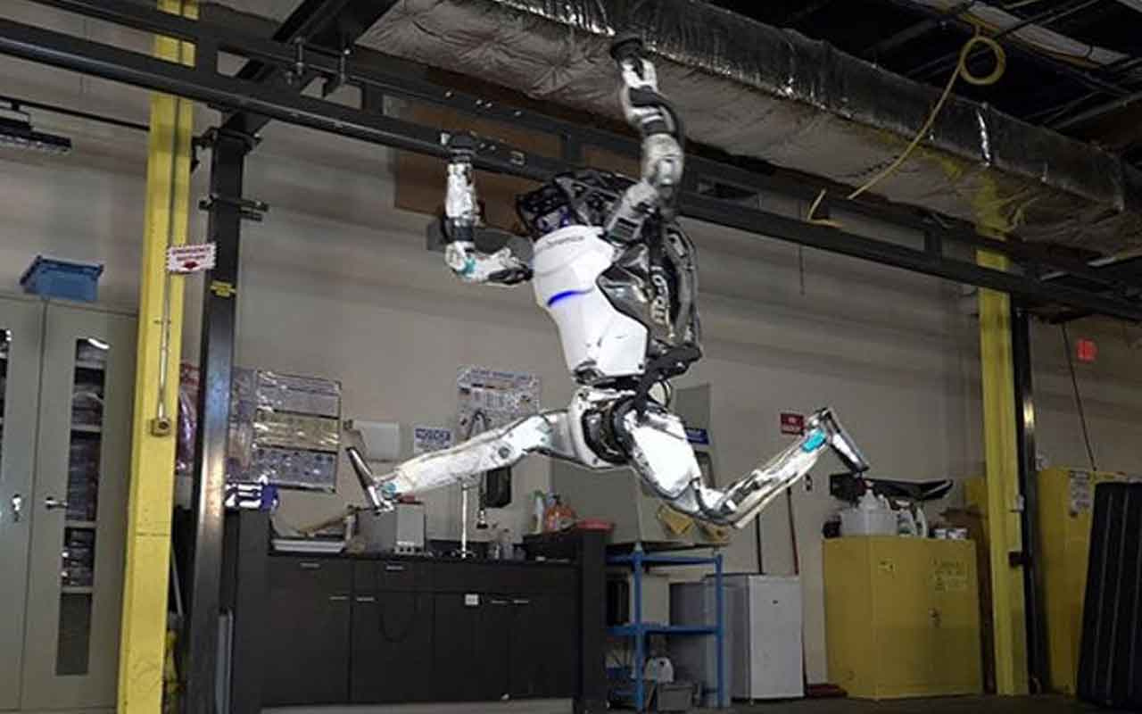 Boston Dynamics’in Atlas robotundan akrobatlara taş çıkartan şov