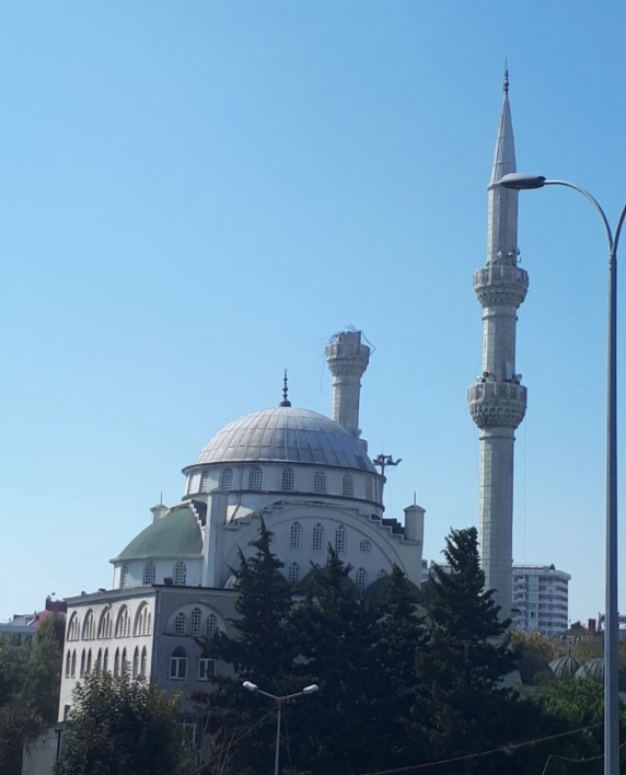 İstanbul depreminde Avcılar'da cami minaresi yıkıldı