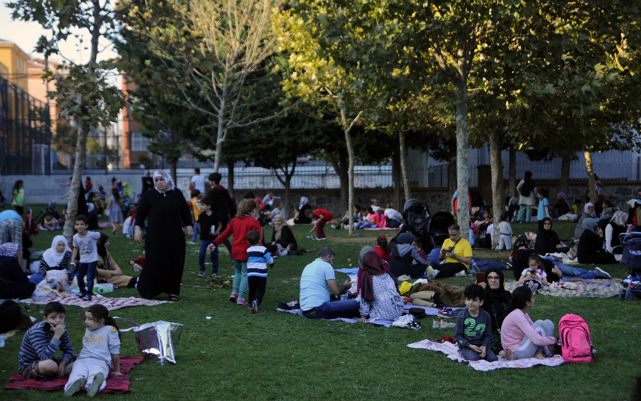 İstanbul depreminde vatandaşlar parklara akın etti