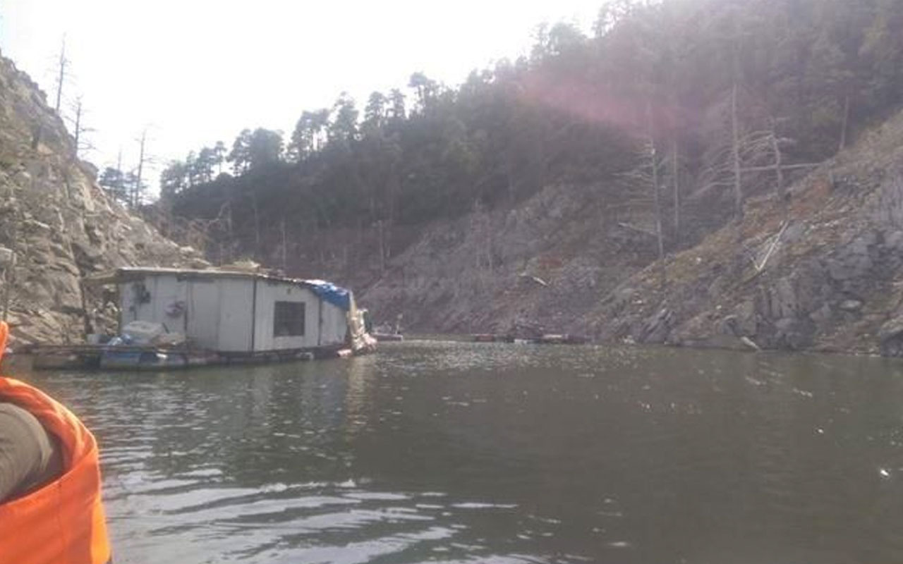 Bursa'da barajda 3 tane yüzen ev yapmışlar içinden çıkanlara bakın şok etti