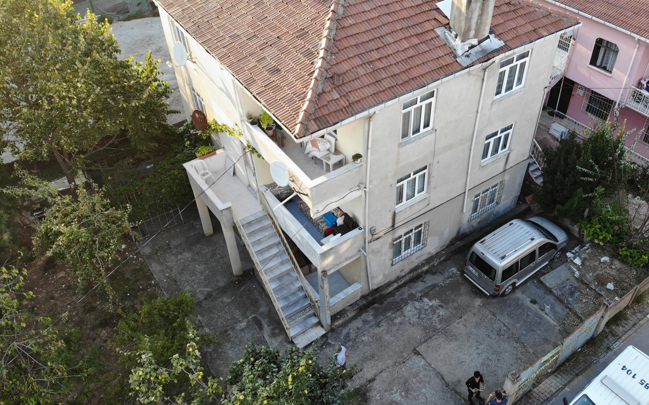 Sancaktepe’de çatlaklar oluşan 2 katlı bina boşaltıldı