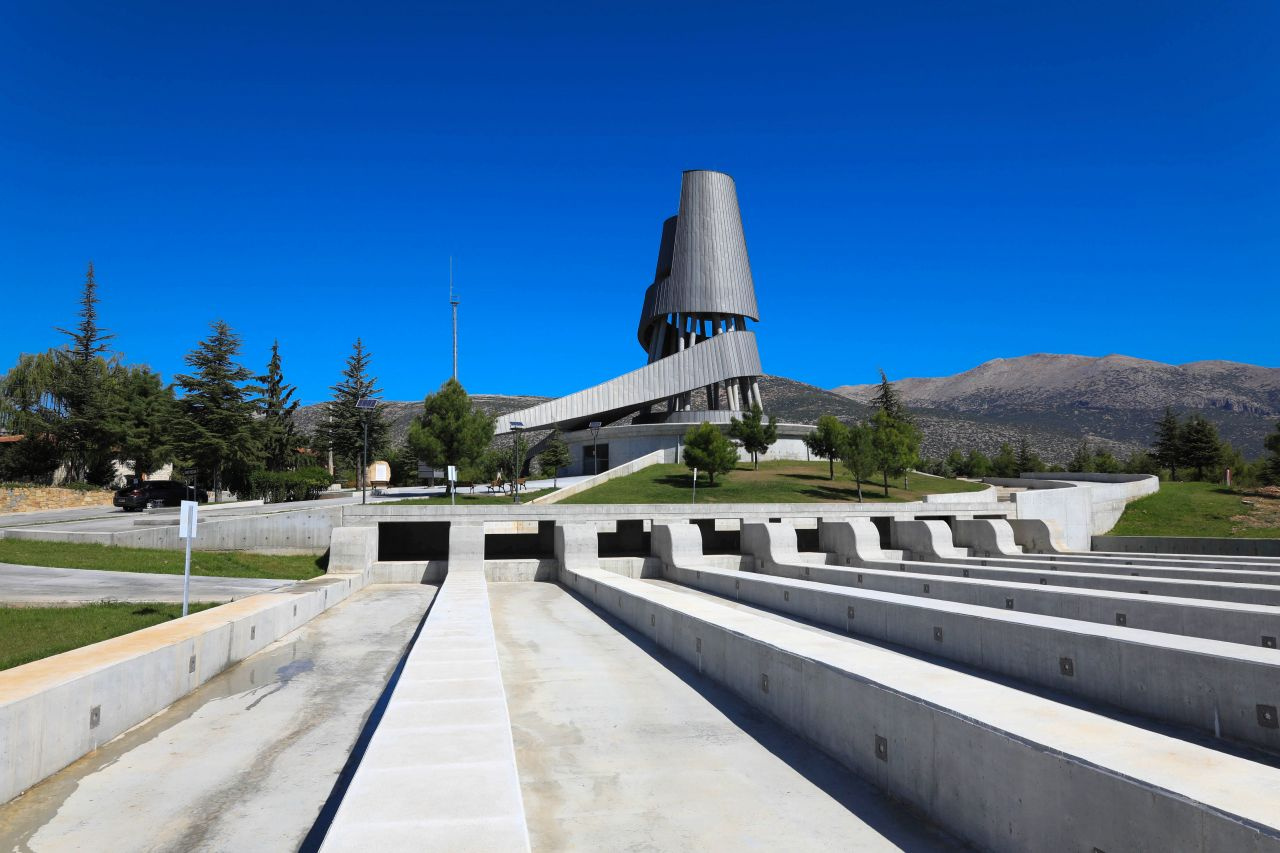 Türk siyasetinin duayen ismi merhum Süleyman Demirel'in anıt mezarı açıldı