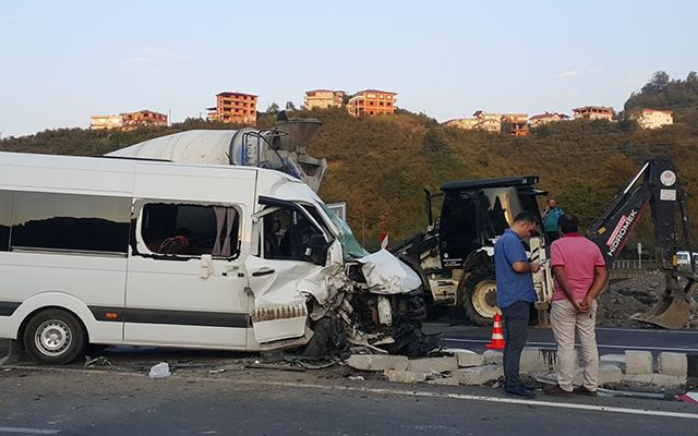 Trabzon'da öğrenci servisi kaza yaptı 24 yaralı