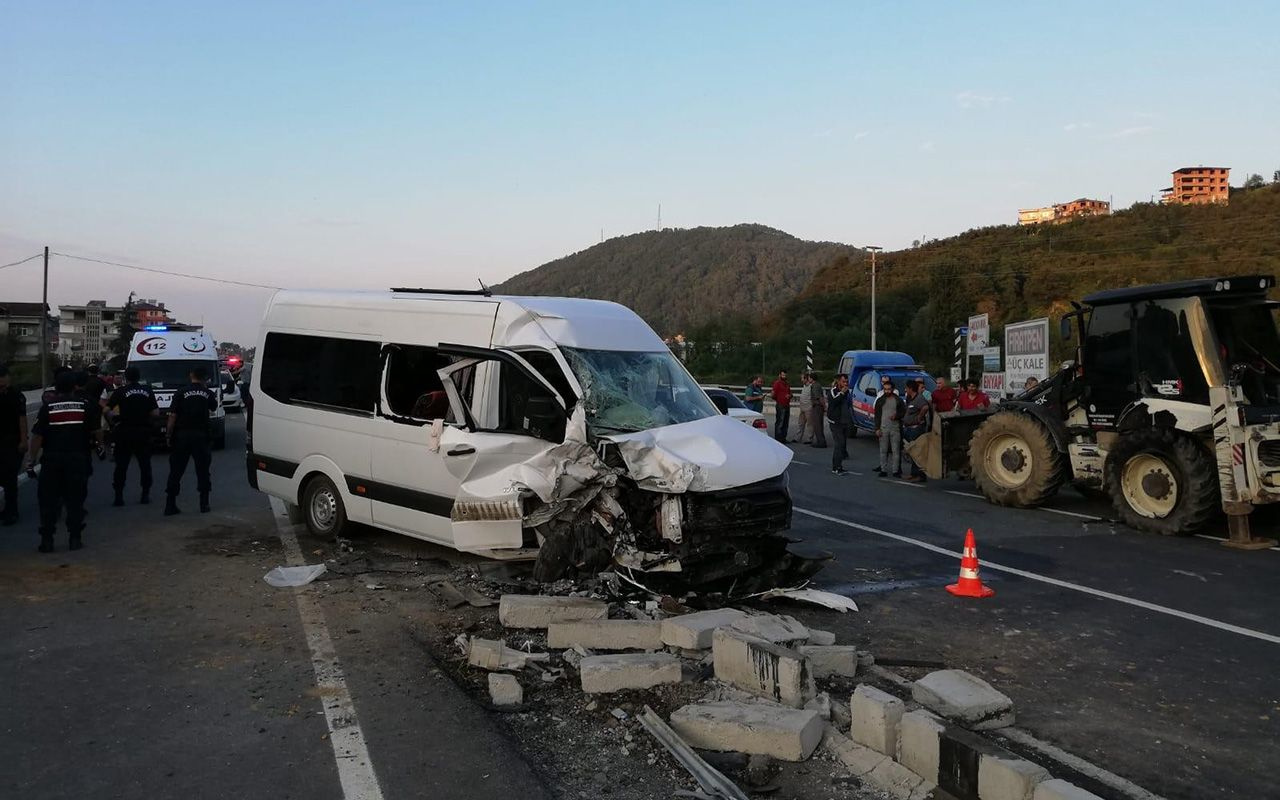 Trabzon'da öğrenci servisi kaza yaptı 24 yaralı