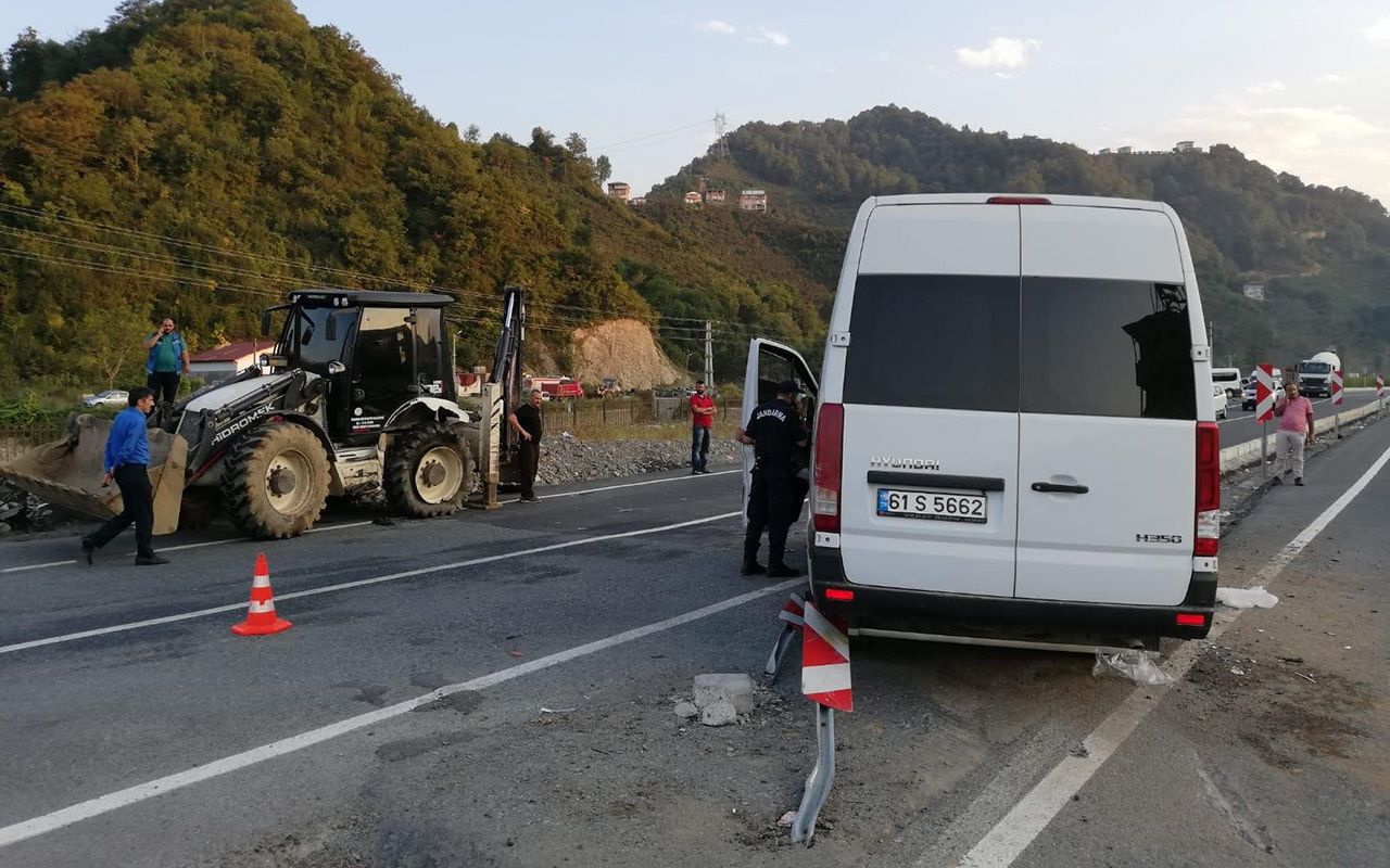 Trabzon'da öğrenci servisi kaza yaptı 24 yaralı