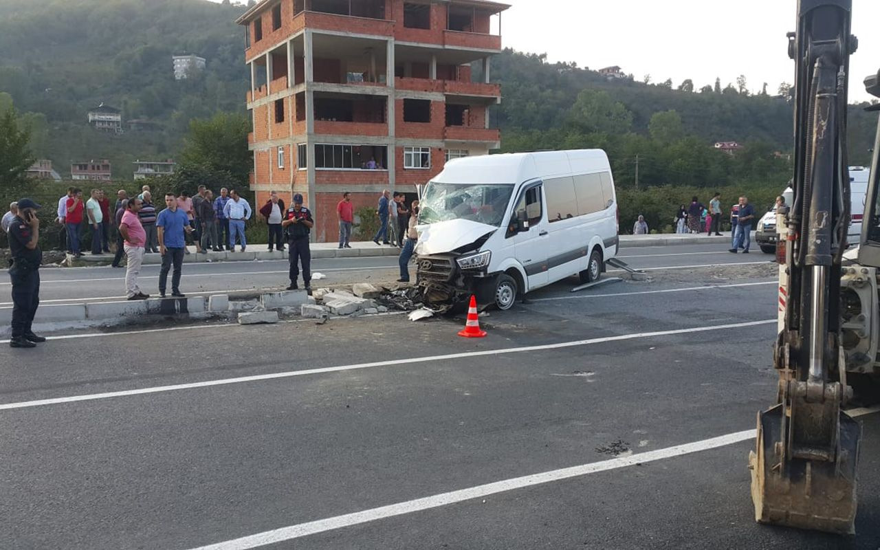 Trabzon'da öğrenci servisi kaza yaptı 24 yaralı