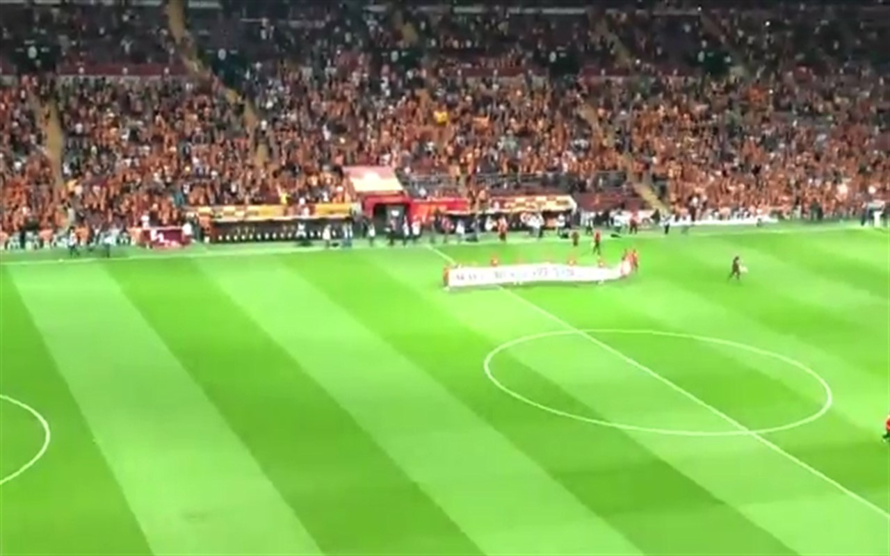 Galatasaray'dan derbi maçında Fenerbahçe'ye olay gönderme