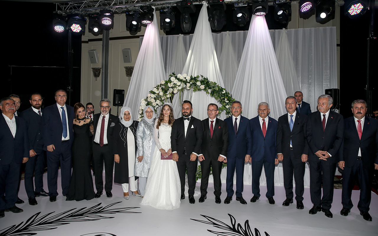 Cumhurbaşkanı Yardımcısı Oktay, Rıdvan Özışık'ın nikah şahidi oldu