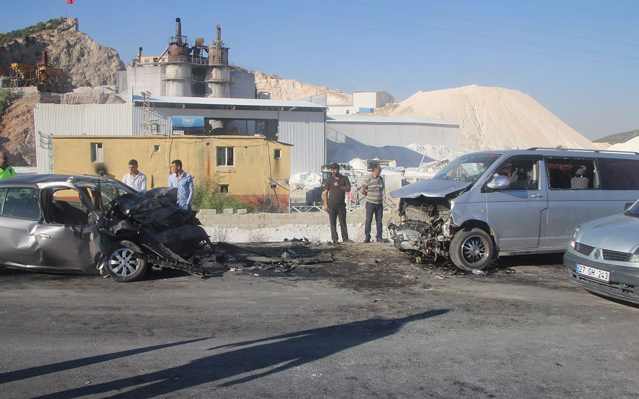 Gaziantep'te nişan yolunda feci kaza 1 ölü 8 yaralı