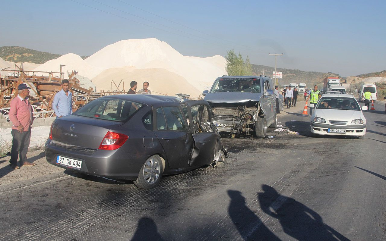 Gaziantep'te nişan yolunda feci kaza 1 ölü 8 yaralı