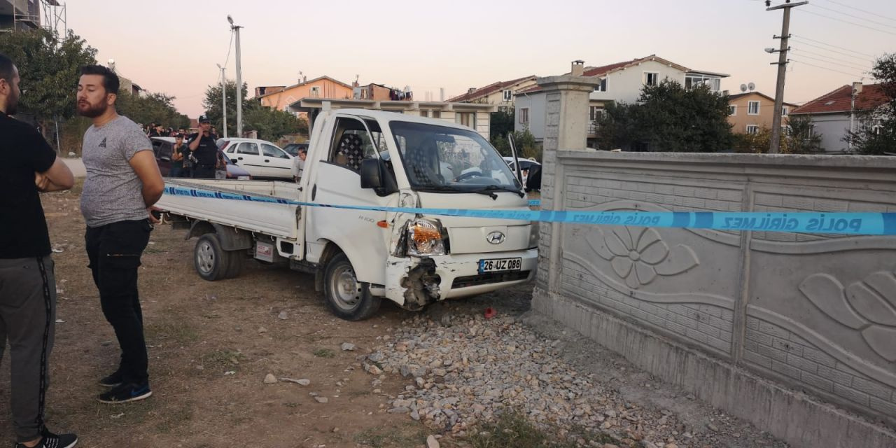Bursa'da kamyonet sokakta oynayan çocukların arasına daldı 1 ölü 1 yaralı