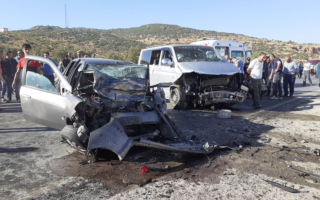 Gaziantep'te nişan yolunda feci kaza 1 ölü 8 yaralı