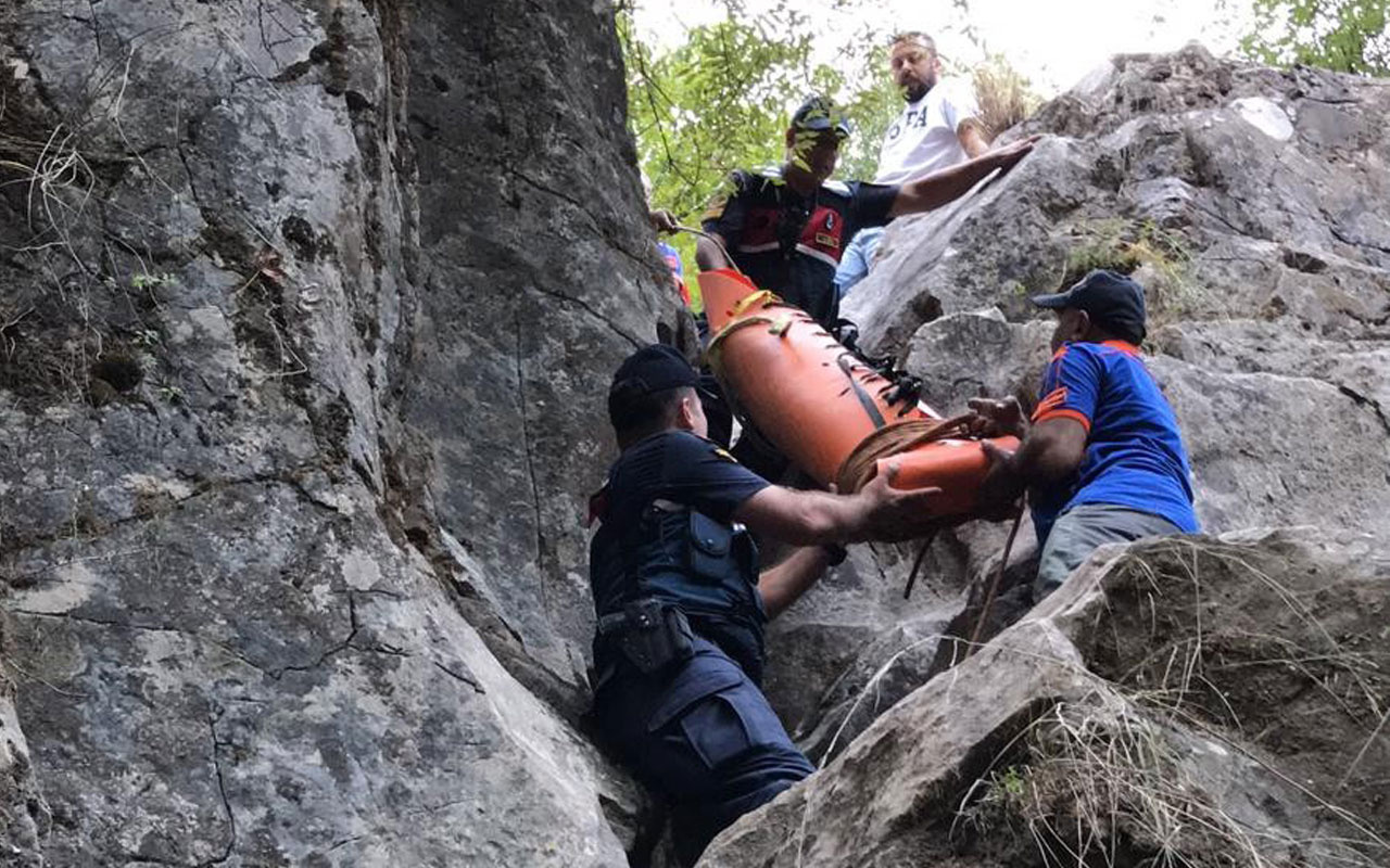 Şelaleden düşen turist ölümden döndü