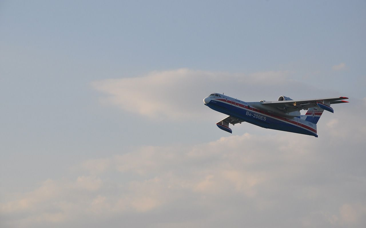 Rusya'dan alınması planlanan yangın söndürme uçağı Manisa'da test edildi