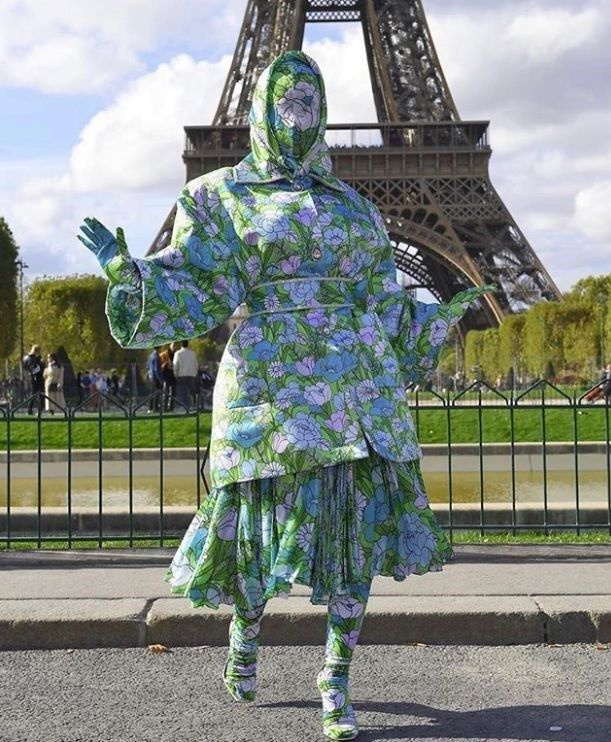Cardi B Paris Moda Haftası'nda tanınmaz hale geldi kıyafeti olay oldu