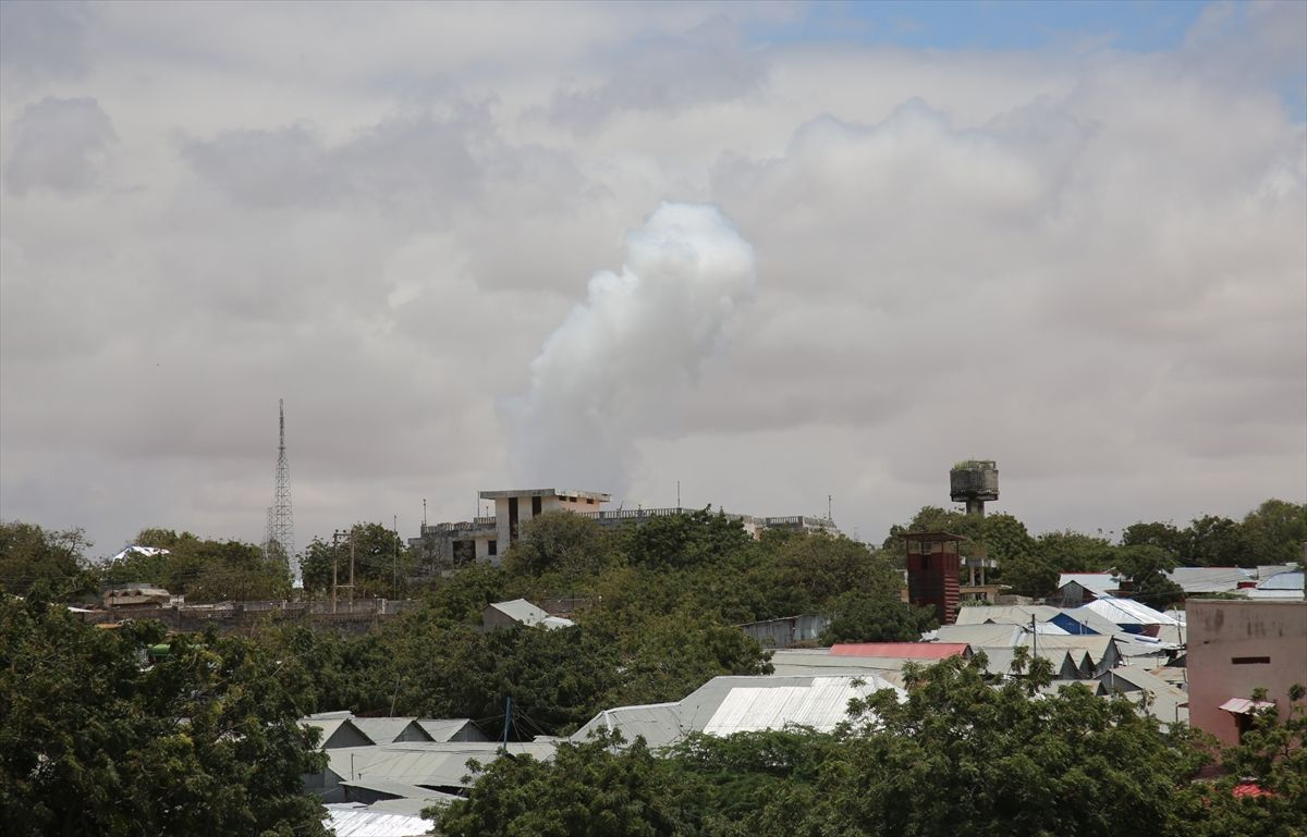 Terör örgütü Eş-Şebab Somali'de ABD ve Avrupa güçlerine saldırdı! Siviller yaralı