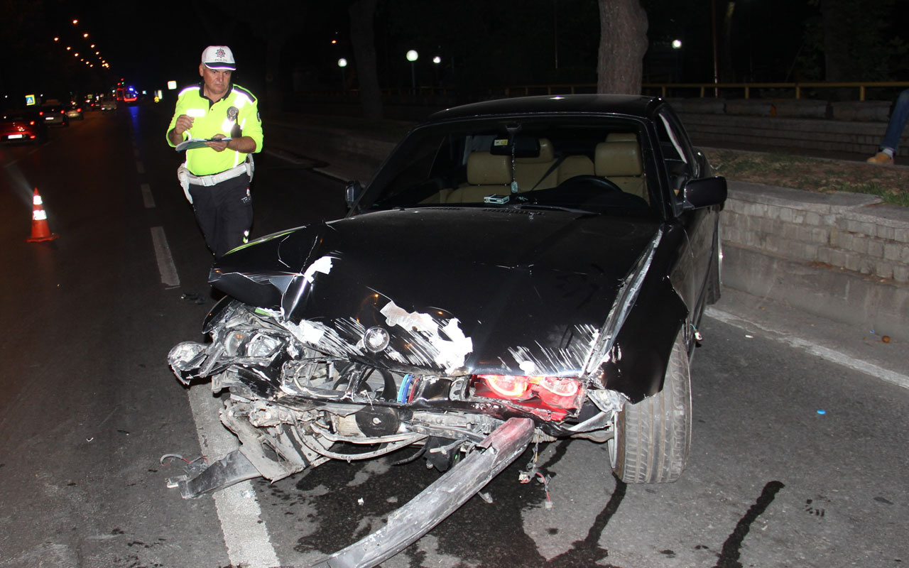 Hurdaya dönen lüks otomobilin sürücüsü çıkmayınca polis soruşturma başlattı