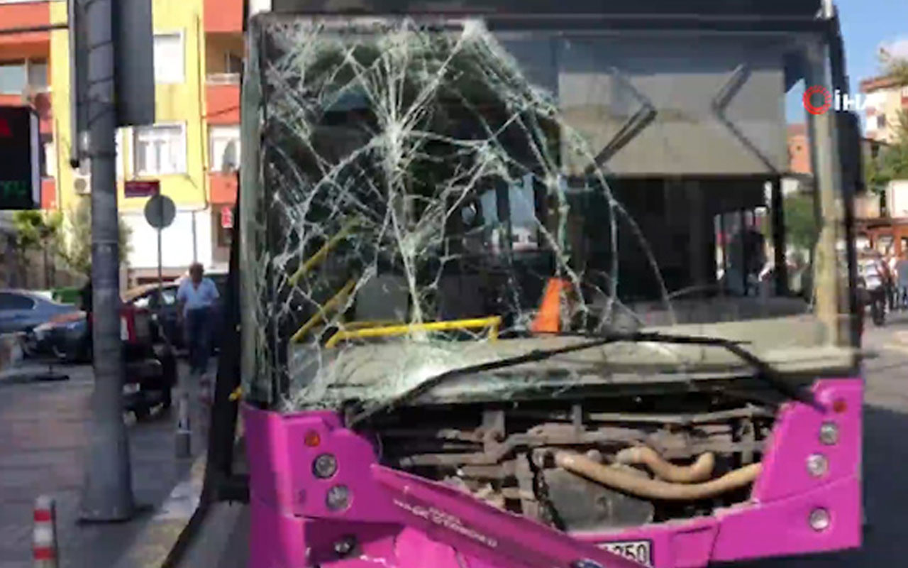 İstanbul Avcılar'da kontrolden çıkan İETT otobüsü kaza yaptı!
