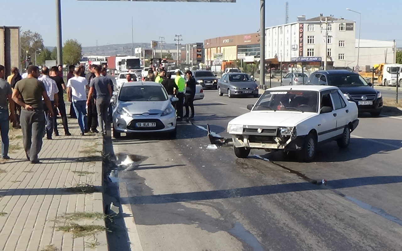 Yola yağ döküldü, araçlar birbirine girdi: 1 yaralı