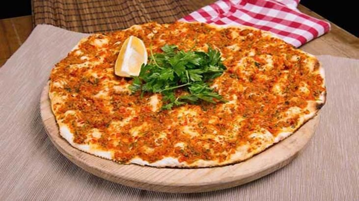 Lahmacundaki hileye bakın et yerine bakın ne koyuyorlar