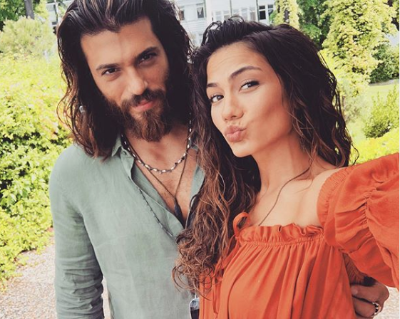 Demet Özdemir Evim dizisiyle ekranlara dönüyor! Partneri ise İbrahim Çelikkol oldu