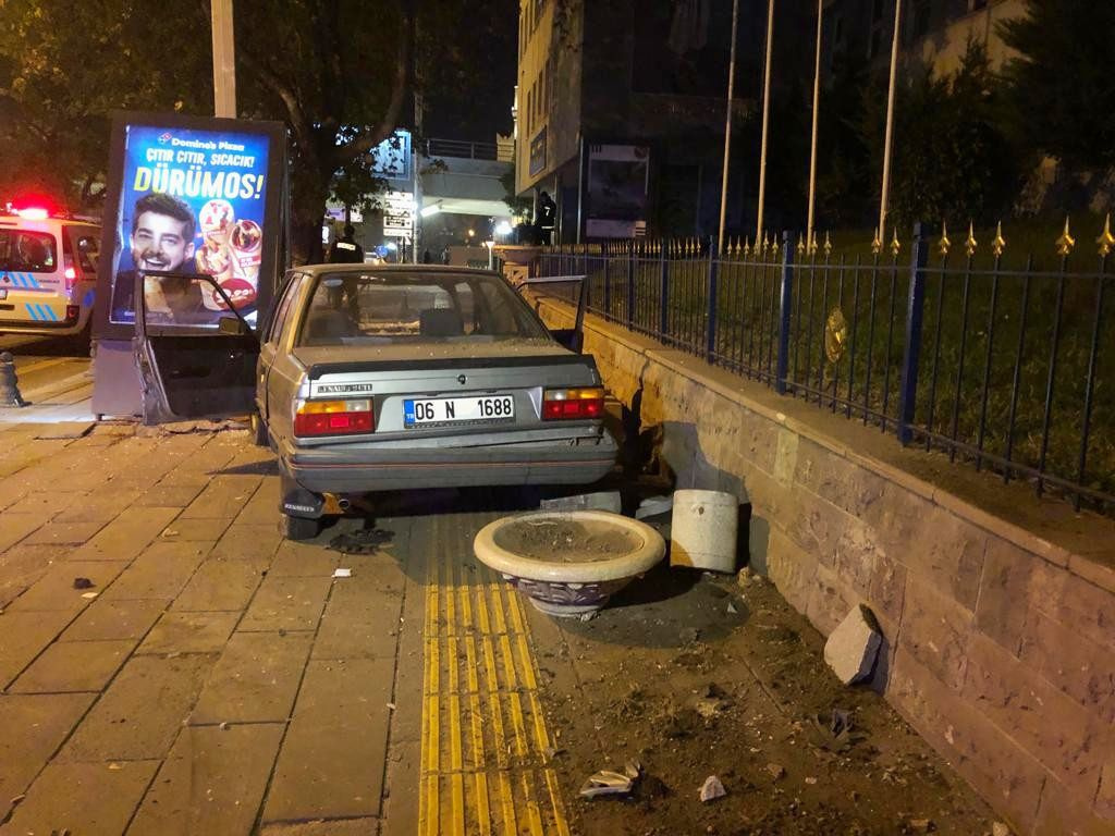 Ankara'da korkunç kaza araçta böyle görüntülendi