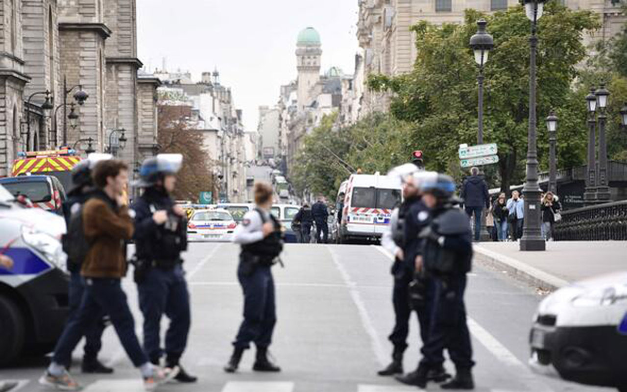 Paris'te Emniyet Müdürlüğü'nde bıçaklı saldırı: 4 kişi öldü