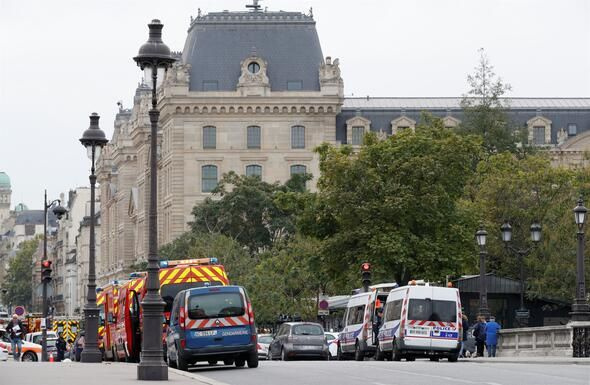 Paris'te Emniyet Müdürlüğü'nde bıçaklı saldırı: 4 kişi öldü