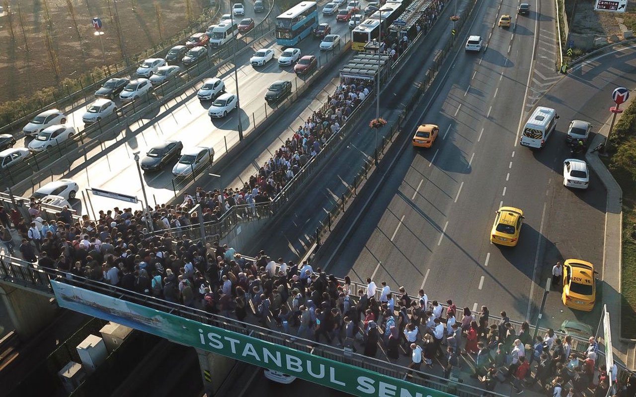 Altunizade metrobüs durağı! İBB tek hamleyle yoğunluğu bitirdi