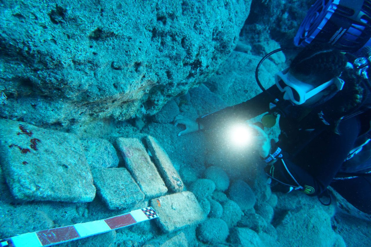 Antalya'da 2 bin yıllık 27 gemi batığı bulundu antik testilerden bakın ne çıktı!
