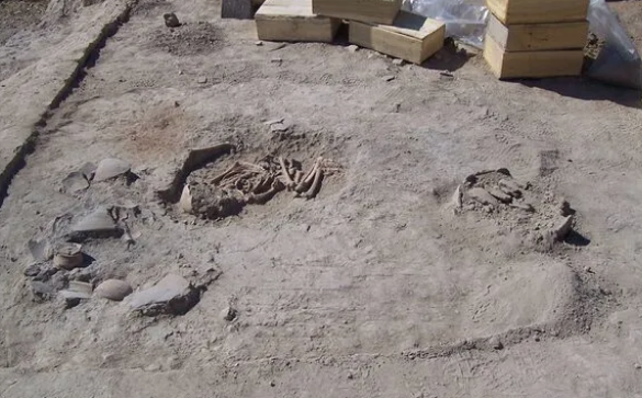 Malatya'da Geç Kalkolitik döneme ait bir konutta 5700 yıllık çocuk iskeleti bulundu
