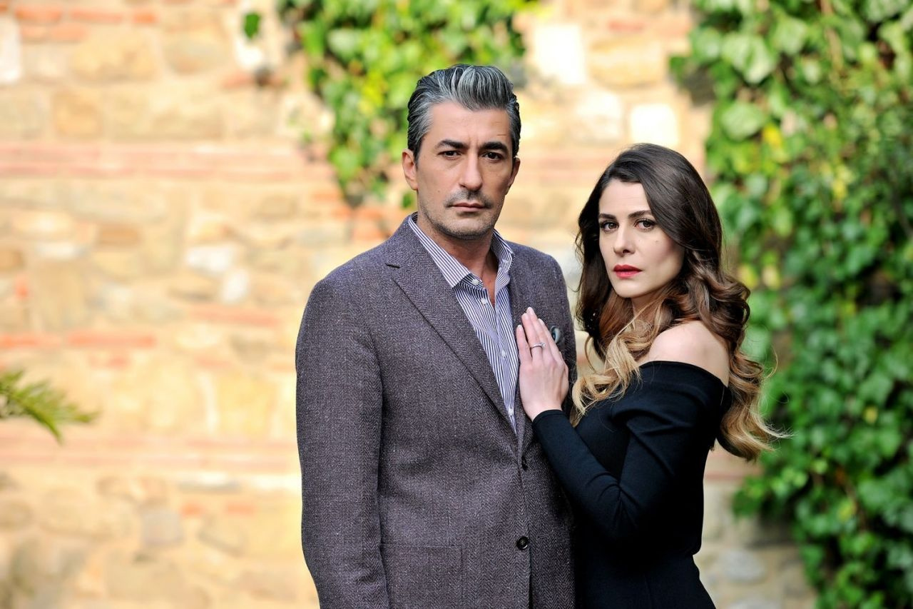 Paramparça dizisi yine davalık oldu başrol Erkan Petekkaya peşlerini bırakmıyor